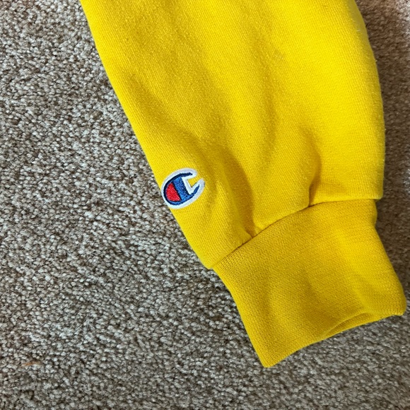 University of Michigan Champion yellow crewneck w/ cinch bottom, great quality - Picture 7 of 7